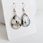 Real white larkspur flower earrings, resin jewelry, bridesmaid jewelry gift, nature jewelry, pressed flower jewelry - Image 4