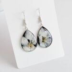 Real white larkspur flower earrings, resin jewelry, bridesmaid jewelry gift, nature jewelry, pressed flower jewelry - Image 9